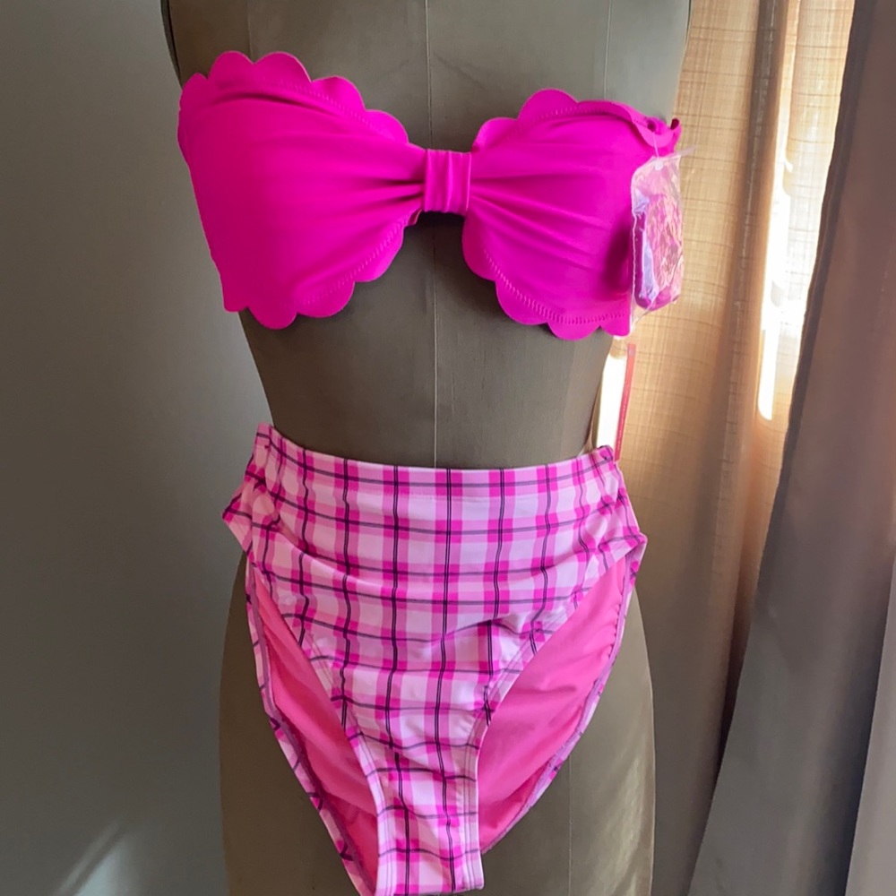 Women’s bathing suit
